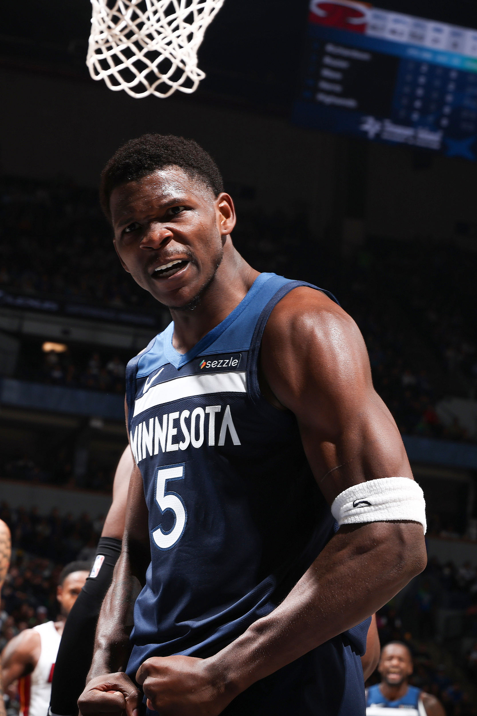 😏爱德华兹以70%命中率得分30+森林狼队史第二人，此前仅有加内特